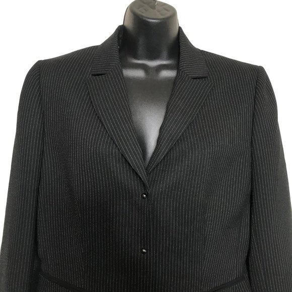 Tahari Black & White Pinstriped Blazer Size 10 Collared Snap Closure Long Sleeve - Picture 2 of 6